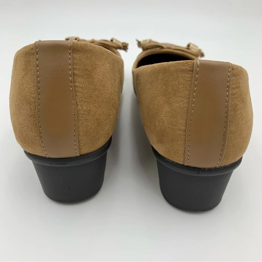 Catherine’s Wedge Heels Shoes Women Sz 9W WIDE Tan Faux Suede Comfort Bow Tassel